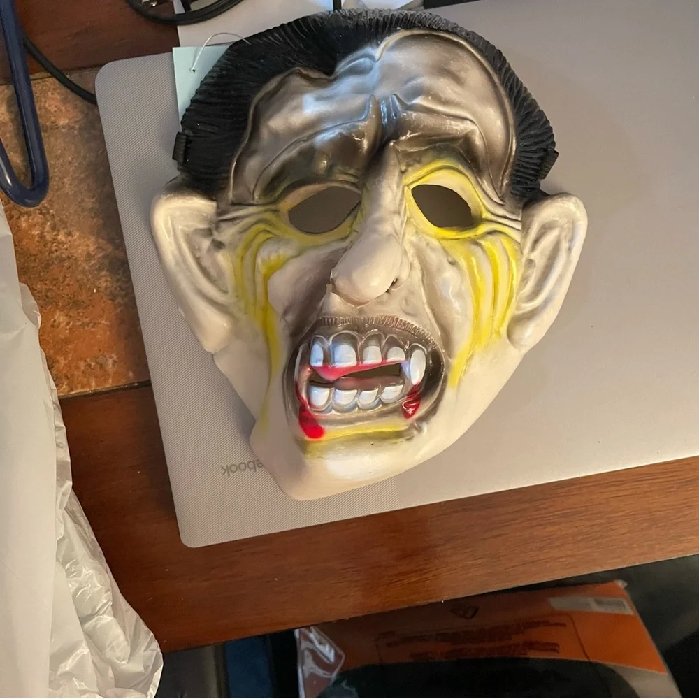 Vintage Dracula Rubber Madk